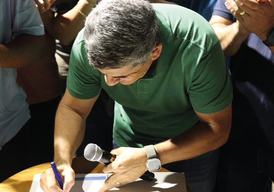 Leia mais sobre o artigo Prefeitura de Piúma assina Ordem de Serviço para pavimentação da Avenida Antônio Miranda, em Balneário Monte Aghá