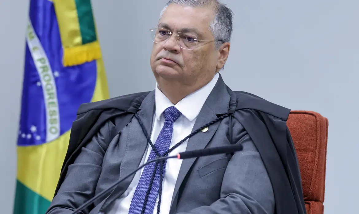 Leia mais sobre o artigo Dino manda suspender pagamento de penduricalhos nos Três Poderes