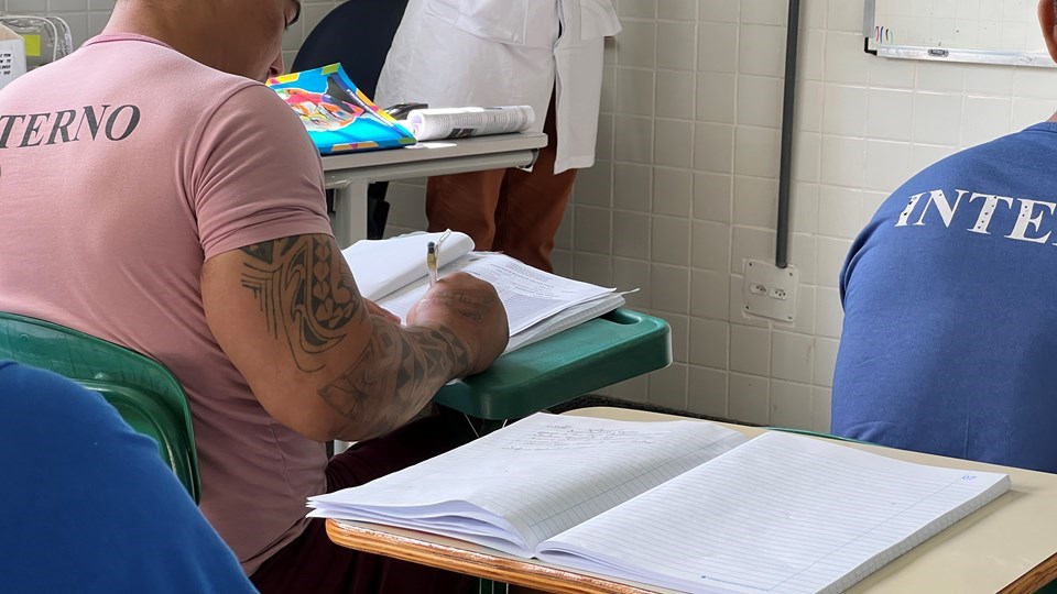 Leia mais sobre o artigo Volta às aulas 2026: quatro mil alunos privados de liberdade voltam às salas de aula nesta quarta-feira (04)