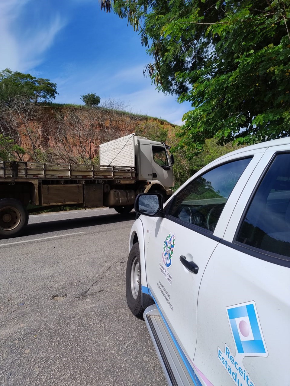 Leia mais sobre o artigo Fiscalização em Marataízes flagra transporte irregular de mercadorias